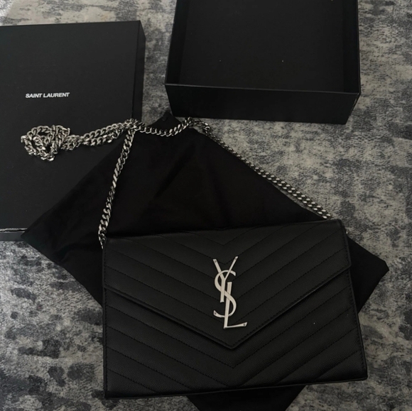 Saint Laurent Envelope Chevron Crossbody Black Leather/ Gorgeous!/ Pristine - Picture 1 of 8